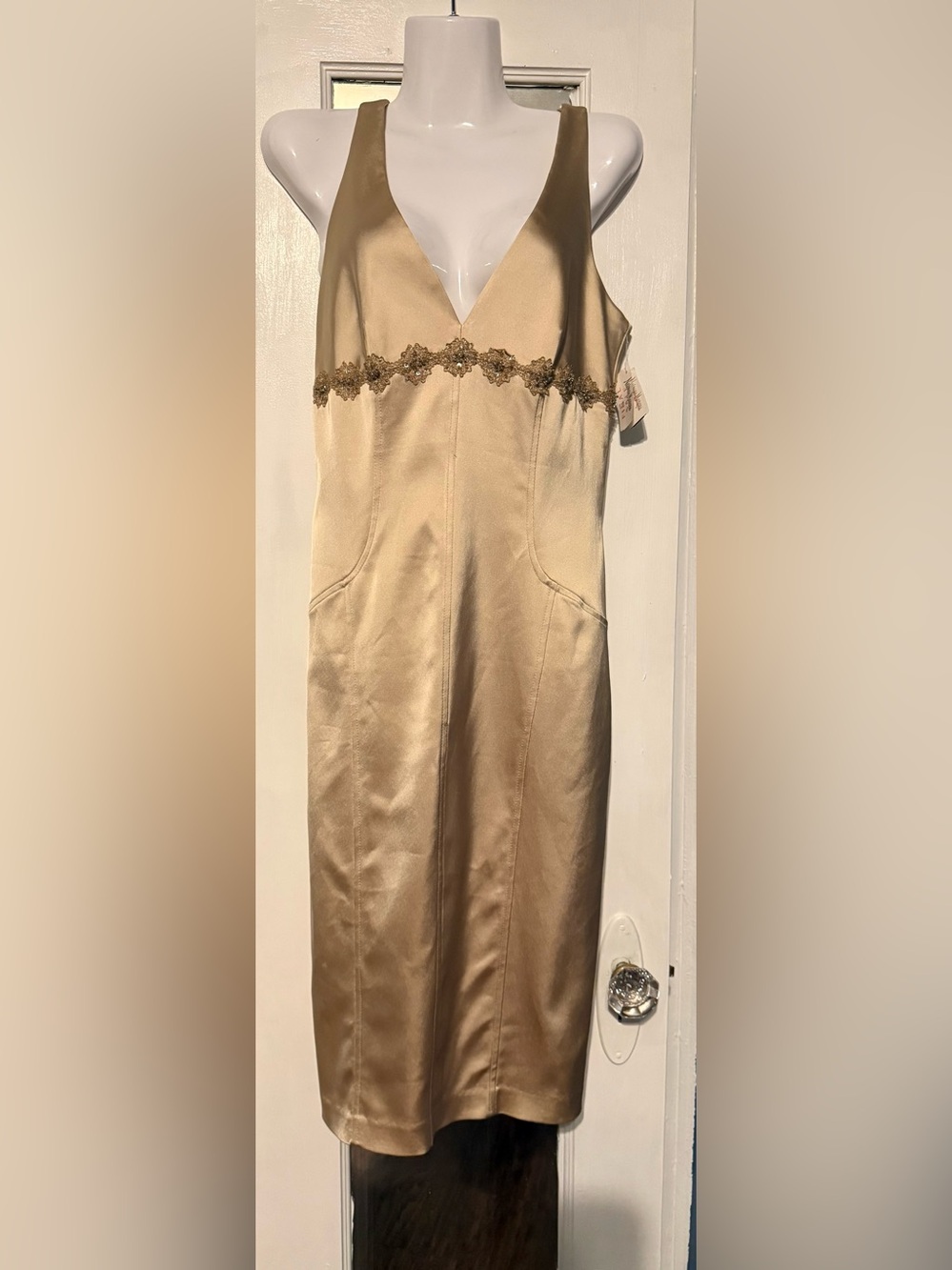 David Meister NWT Champagne Gold Satin Beaded Lace V Neck Cocktail Dress 10